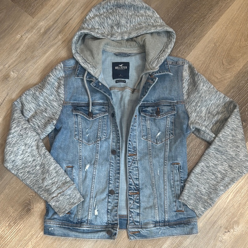 Hollister Men’s Blue Denim Jacket with Gray Sleeves- Large